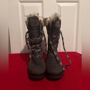 KEEN Insulated Grey Suede Boot with Fur Size 8.5